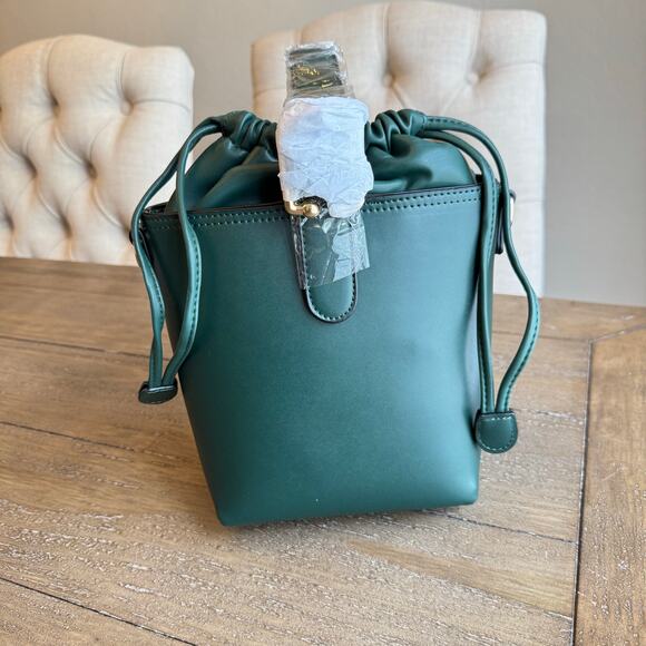 Melie Bianco Alexis Small Vegan Leather Bucket Crossbody Green NWT Drawstring - Picture 3 of 16